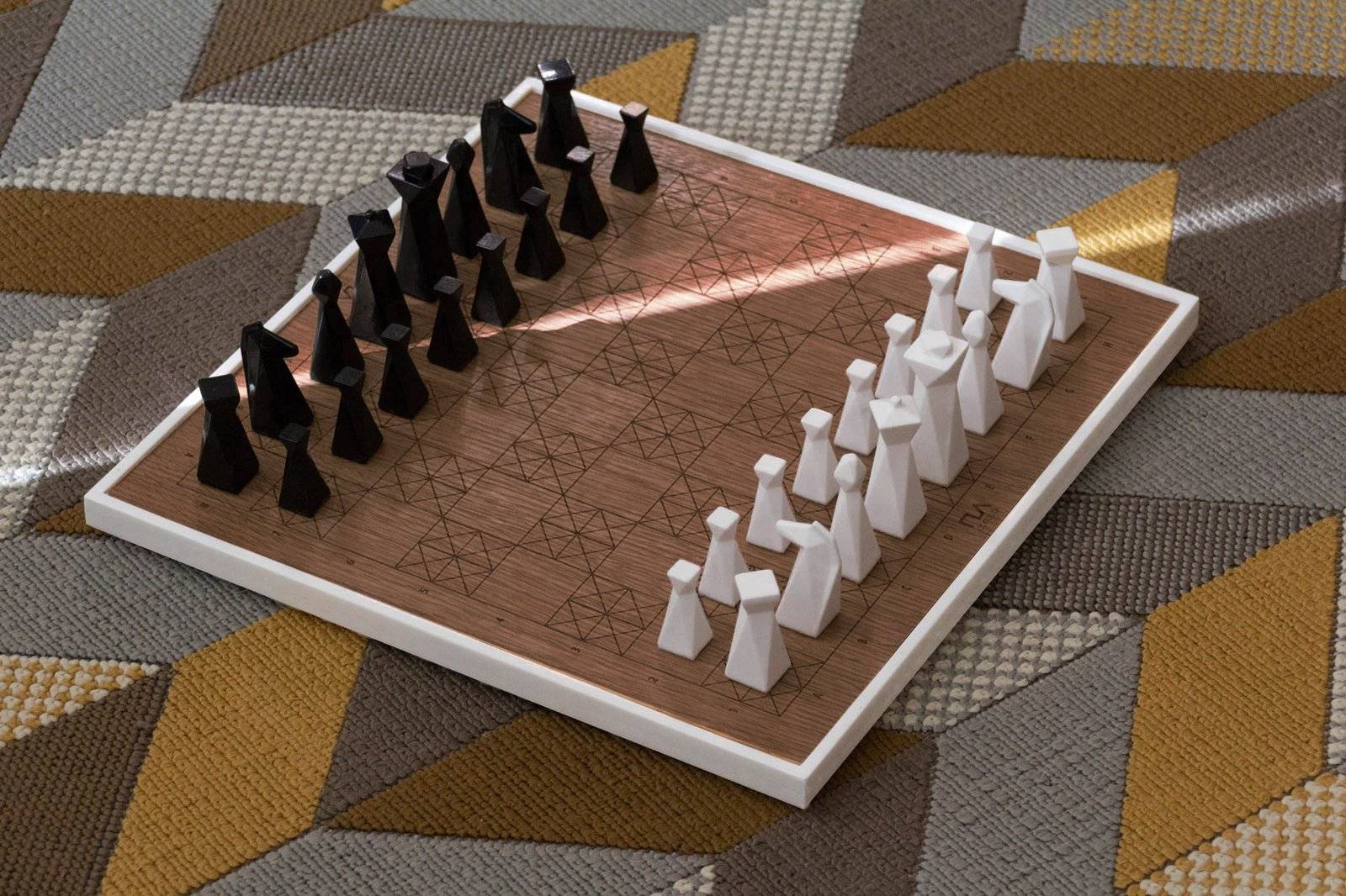 Custom Chess Set - Wooden Chess Board - Modern Resin Chess Pieces – PLA  Concept